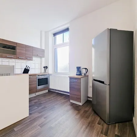 Tolstov - Several 1 Fitter With Kitchen And Washing Machine - 25 Min Messe Dus Duisburg