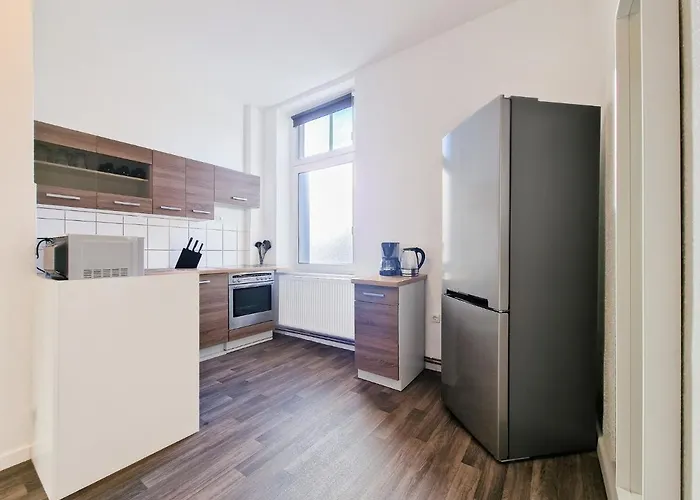 Tolstov - Several 1 Fitter With Kitchen And Washing Machine - 25 Min Messe Dus Duisburg