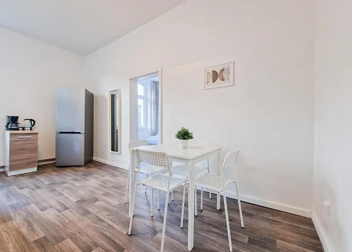 Tolstov - Several 1 Fitter With Kitchen And Washing Machine - 25 Min Messe Dus * Duisburg