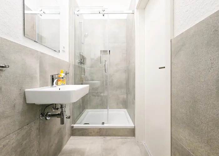 Tolstov - Several 1 Fitter With Kitchen And Washing Machine - 25 Min Messe Dus Apartment Duisburg